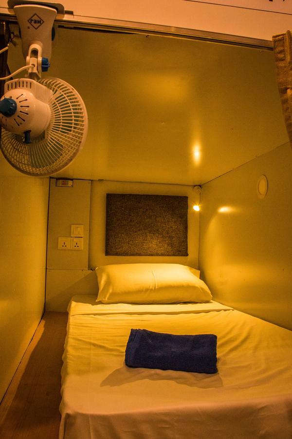 Hotel Bunk Planet Kandy Exterior foto
