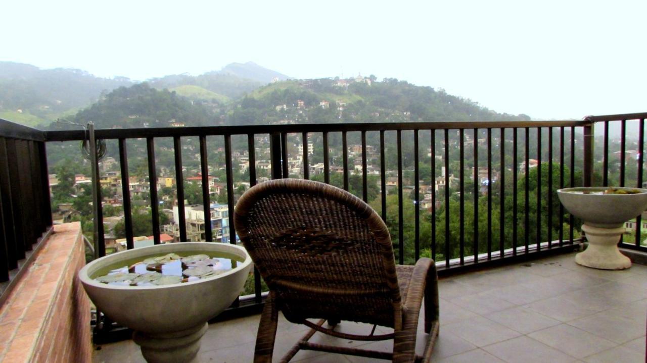 Hotel Bunk Planet Kandy Exterior foto