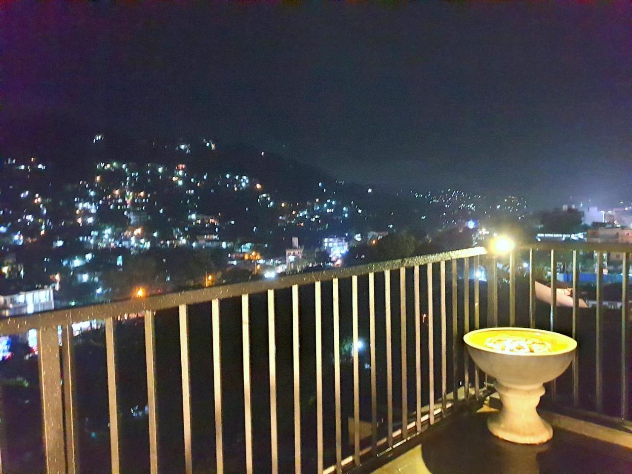 Hotel Bunk Planet Kandy Exterior foto