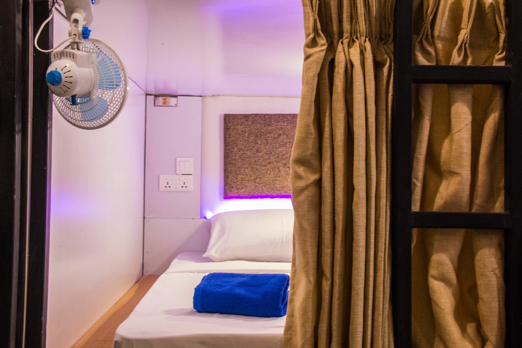 Hotel Bunk Planet Kandy Exterior foto